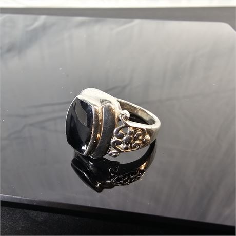 Sterling Silver Ring with Black Onyx - Size 6 1/2