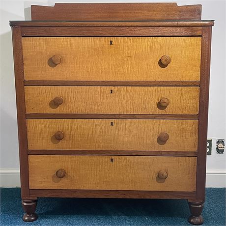 Antique 4-Drawer Glass Top Chest of Drawers - No Key