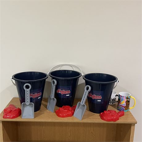 Indians Sand Buckets with Chief Wahoo Sand Molds and Kids Cups