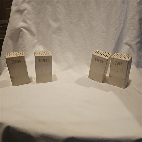 Art Deco Shakers Vintage Set of Pepper Sugar and Flour White and Black 1940