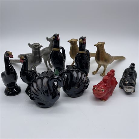 Coordinated Deep Tones (Black and Red) Salt and Pepper Shaker Sets