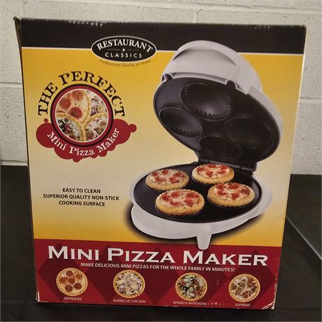 *NIB* Mini Pizza Maker