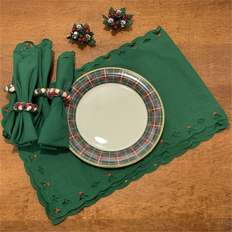Lenox Holiday Tartan Serving Plate with Table Runner & Set of 4 Napkins