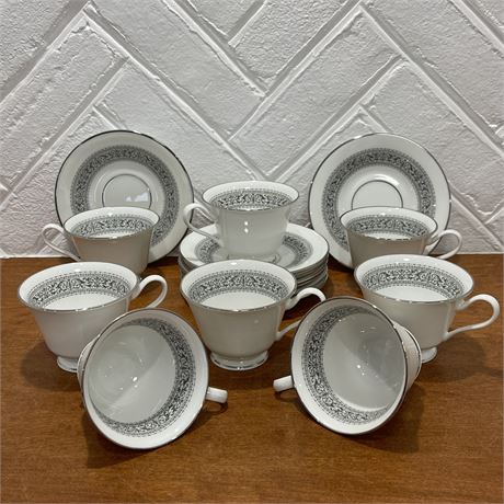 Oxford Bone China Filigree - Tea for 8 with Cups and Saucers