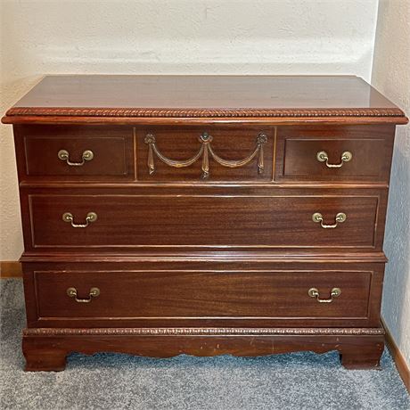 Vtg Roos Sweetheart Cedar Chest w/ Bottom Drawer