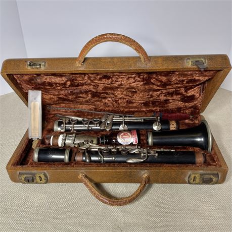 Antique Pedler Co. Elkhart Clarinet in Carry Case