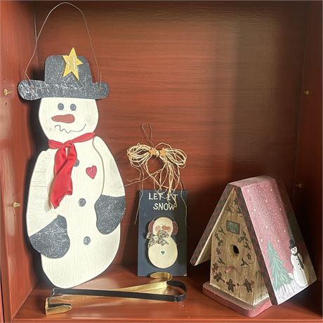 Christmas Snowmen Hanging Decor with Birdhouse and Wreath Hangers