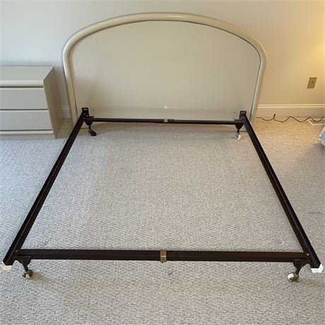 Broyhill Premiere Collection Lacquered Headboard with Adjustable Bed Frame