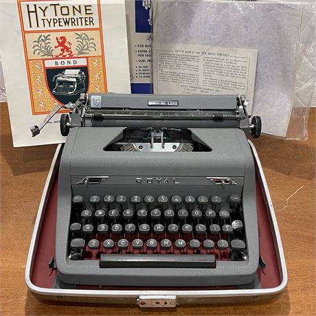 Vtg Royal Quiet De Luxe Portable Typewriter w/ Key