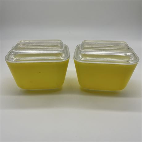 (2) Vtg Pyrex 1 1/2 Cup Refrigerator Dishes w/ Glass Lids
