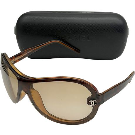 Chanel Tortoise Shell 5066 Gradient Sunglasses w/ Case