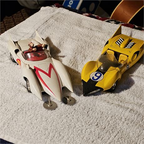 2 Diecast models of the Mach 5 and the Shooting Star from the Speed Racer