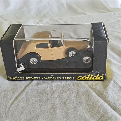 Solido 1/43 scale diecast model of a Rolls-Royce