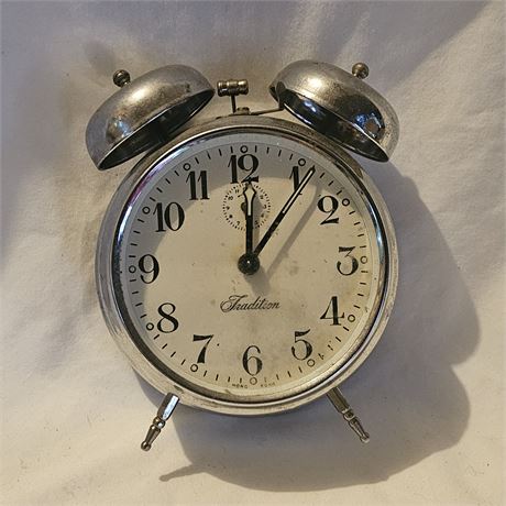 Vintage style mechanical alarm clock Towcester, vintage style alarm clock, table