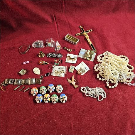 Assortment of jewelry