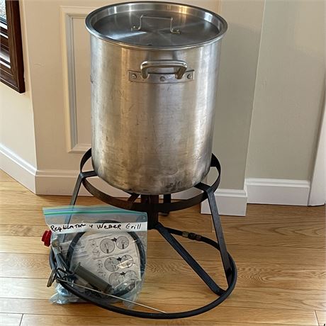 Large Stainless-Steel Cooker / Turkey Fryer on Stand w/ Strainer