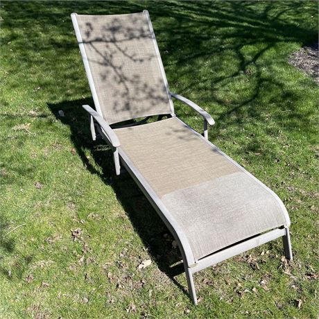 Sun Lounging Chair