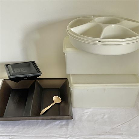 Grouping of Tupperware