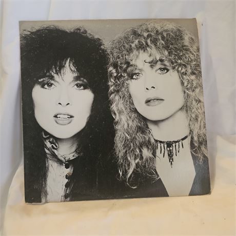 Heart's fifth studio album, "Bébé le Strange".