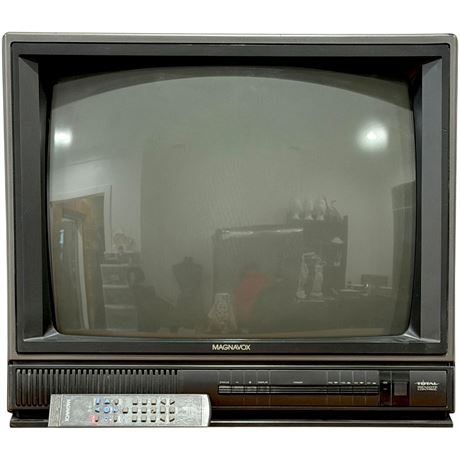 Magnavox 19" CRT Television HD1923 CM24 w/ Remote