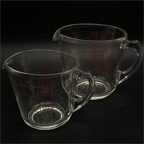 Vintage Pyrex 2 cup and 4 cup Glass Measuring Cups