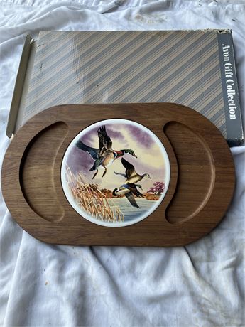 Gift Collection Country Den Cheeseboard with a ceramic tile featuring a duck sce