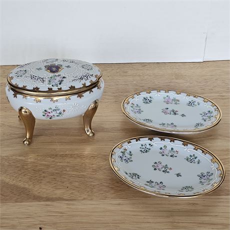 Porcelain Gold-Footed Trinket Box w/2 Matching Trinket Dishes