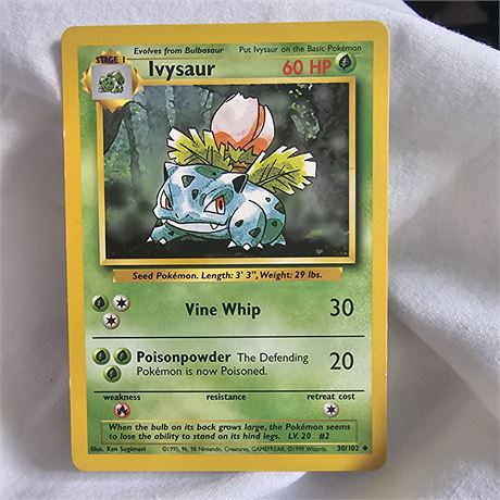 Ivysaur Pokémon card