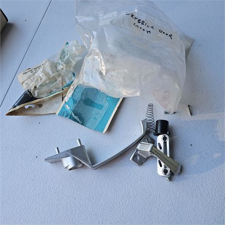 Exterior door catch or latch mechanism,