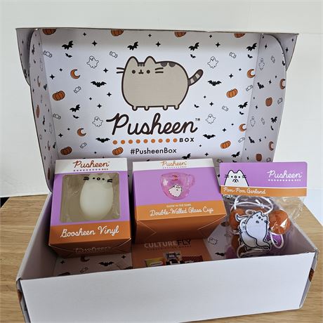 Pusheen Cat Box-Collectible Vinyl Figure, Glass Cup & Decorative Pom Pom's