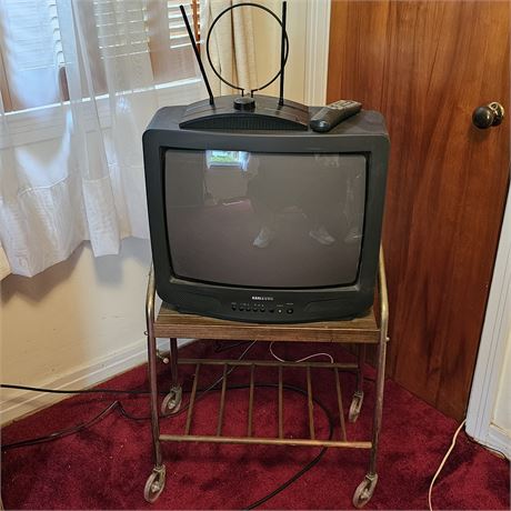19" Samsung Antenna TV w/Remote & MCM Rolling Cart