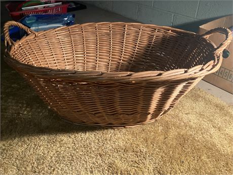 large Wicker wash basket 1930's farm house rustic primitive laundry french coun