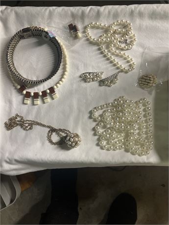 Jewelry (5 necklaces, 3 pair earrings)