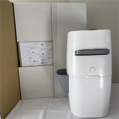 NIB Cat Milk Box House & Litter Genie