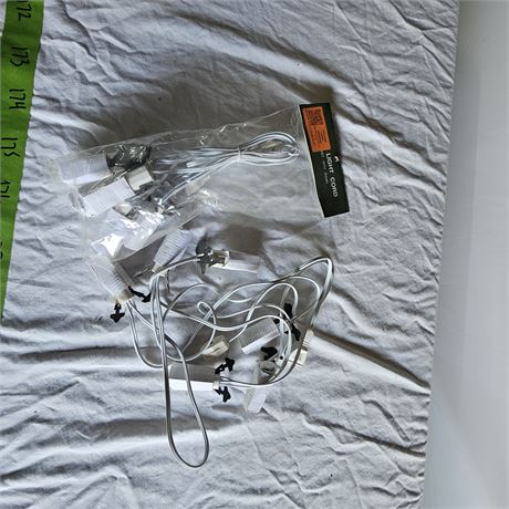 Lght cord and bulb set, often used for Christmas village houses or other decora
