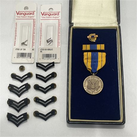 WWII US Selective Service Medal Set in Case w/ Rank & Achievement Insignia Pins
