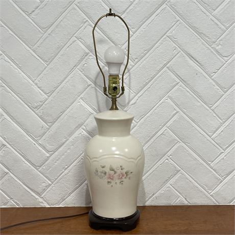 Vtg Pfaltzgraff Tea Rose Table Lamp w/ Wooden Base