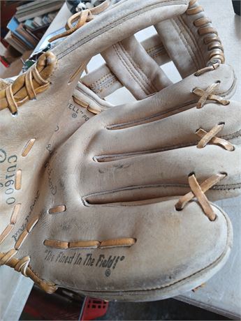 Reggie Jackson glove