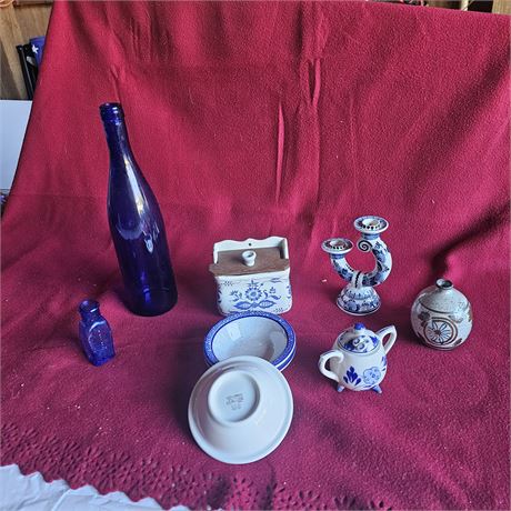 Collection of blue and white ceramic items,