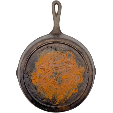 Lodge Bass Wildlife Series 10" Cast Iron Skillet