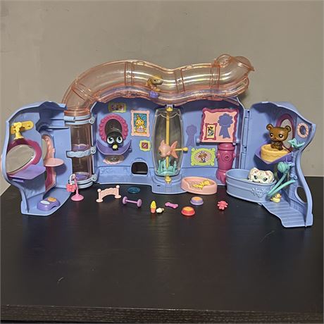 Littlest Pet Shop Little Pet Lovin' Playhouse with Animals and Accessories