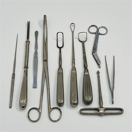 Mixed Lot of Vintage Surgical Instruments w/ Scrapers, Forceps and More