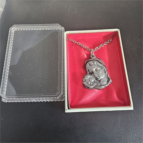 Vintage Virgin Mary Queen of the Most Holy with Baby Jesus Necklace