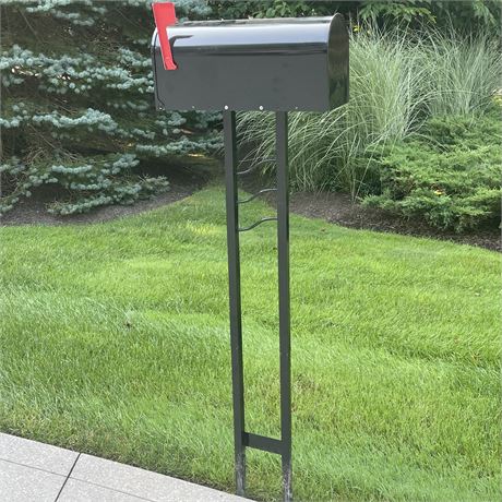 Solar Group Gibraltar Mailbox with Post