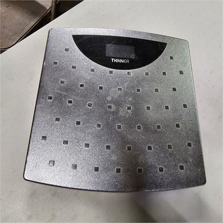 Electronic bathroom scale