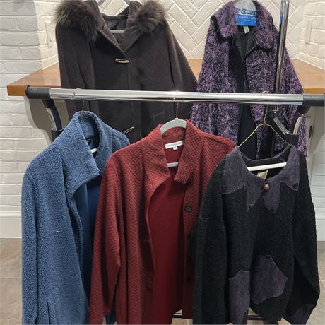 Size Medium Women's High-End Jackets