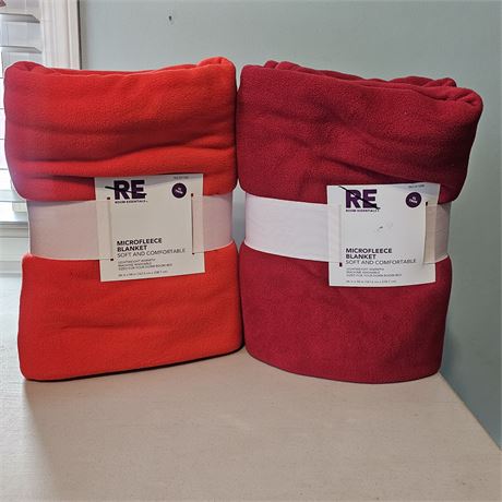 *NEW* (2) XL Twin Microfleece Blankets- Red & Maroon