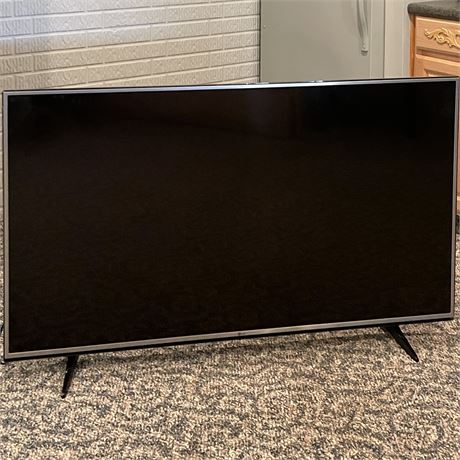 LG HDR 55" 4K LED Smart TV 55UH615A on Stand with Remote