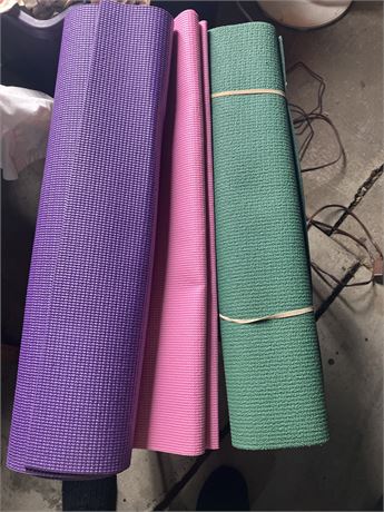 Regular size yoga mats (3)