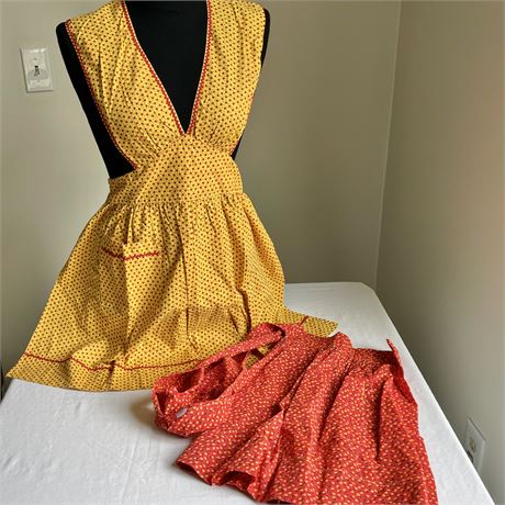 Vtg Full Size Apron w/ Pockets and Half Apron